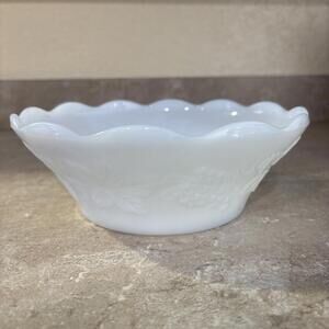 Indiana Milk Glass Vintage Colony Harvest Grape Fruit Serving Bowl 8.5 in.